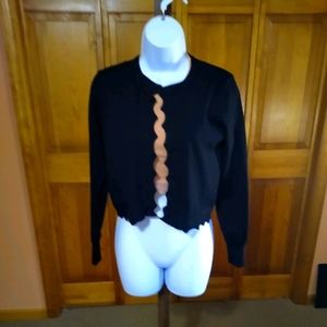 Cropped sweater with scalloped edges